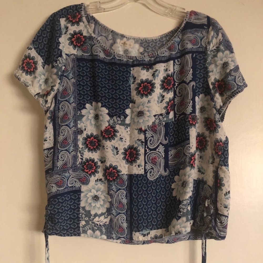 Short sleeve cropped shirt
